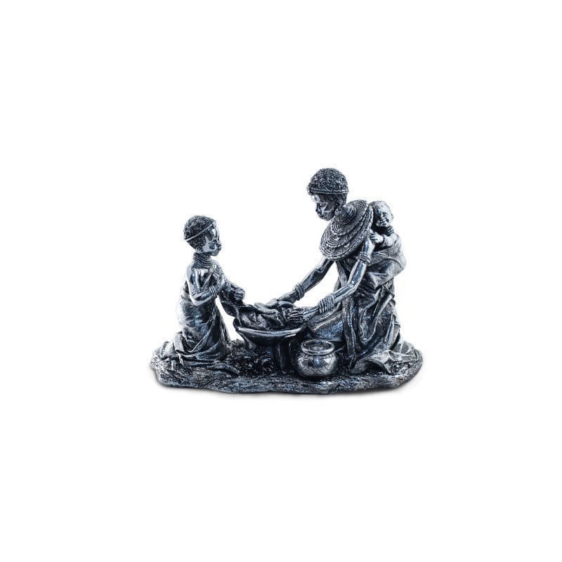FAMILLE MAASAÎ 22 x 29.5 x 16 cm.