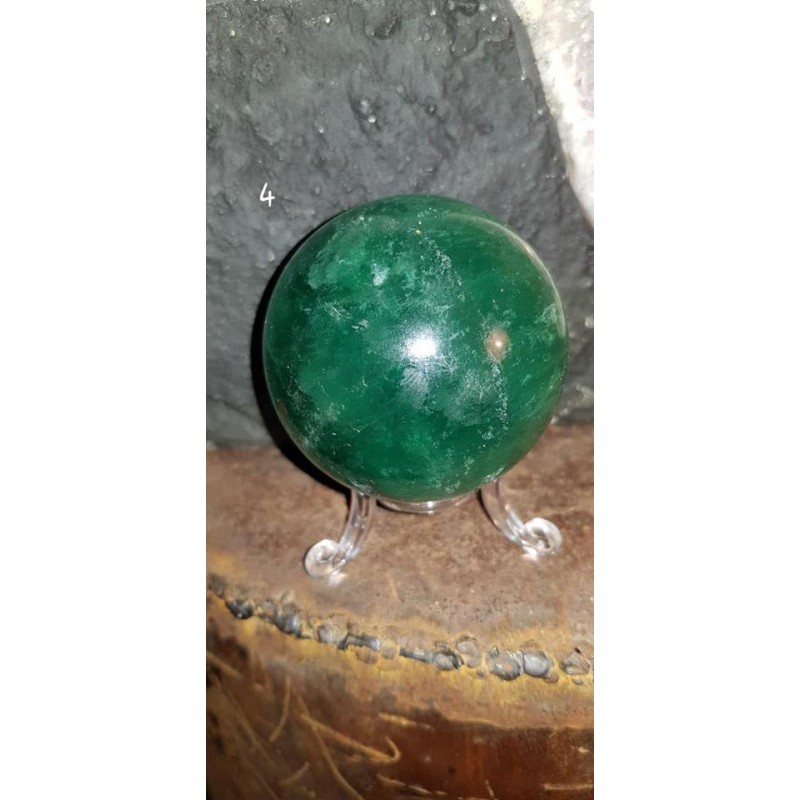 SPHERE DE FLUORITE VERTE 379 GR 55 MM