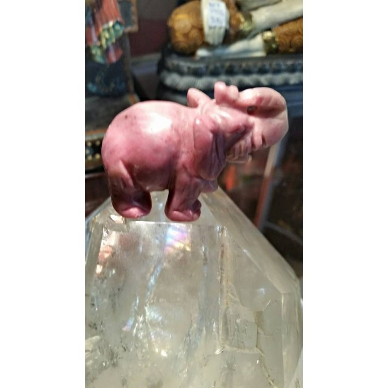 ELEPHANT SCULPTE DANS LA PIERRE RHODOCHROSITE FENG SHUI