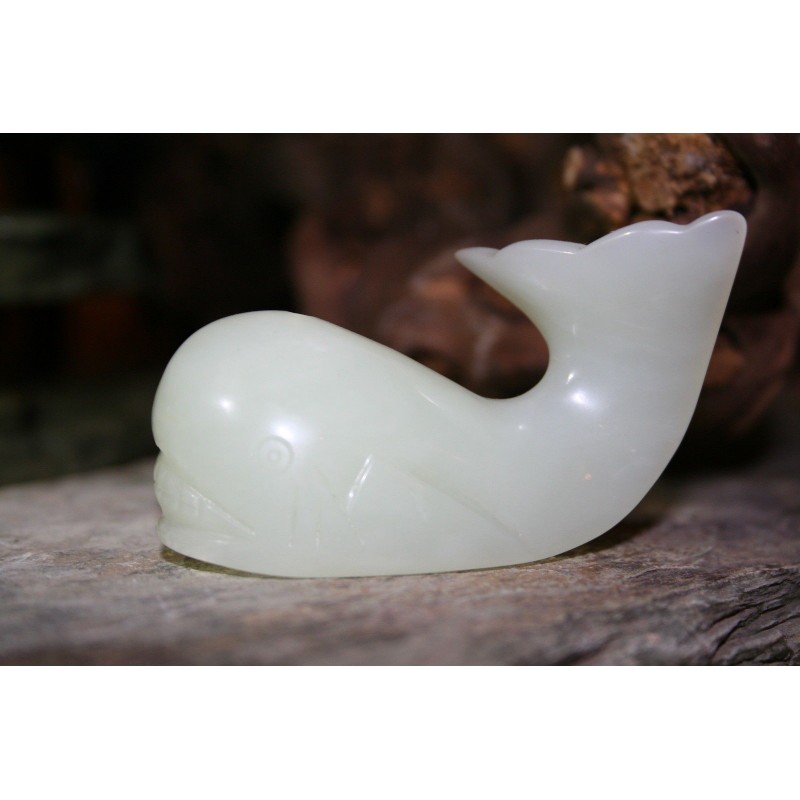 MAGNIFIQUE BALEINE SCULPTE EN JADE 7 CM SUR 4 CM DE HAUT