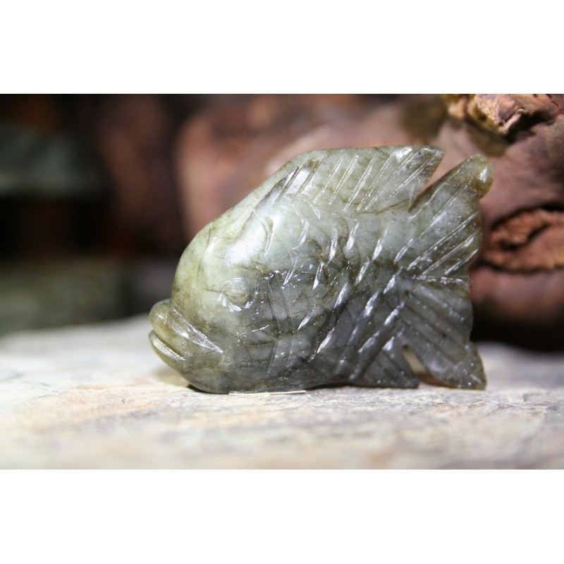 MAGNIFIQUE POISSON FENG SHUI SCULPTE EN LABRADORITE 7,5 CM SUR 6 CM DE HAUT